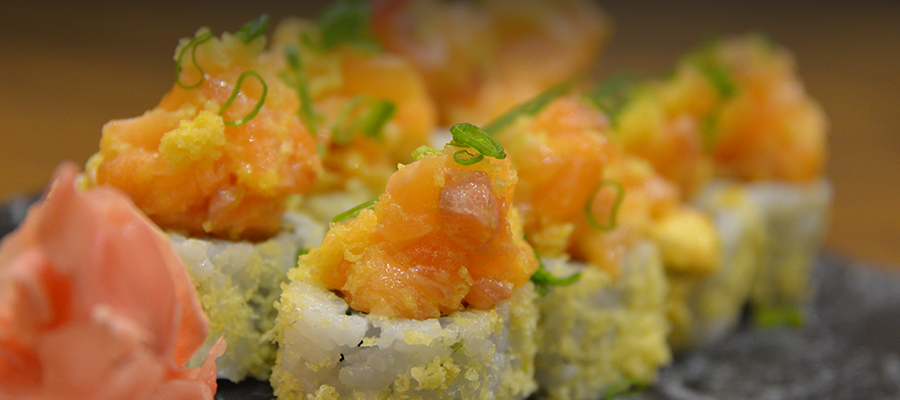 Spicy & Crunchy Salmon Roll
